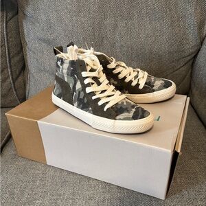Maurice’s Sydney Hightop Sneakers Camo Sz 8